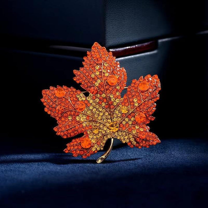 Fashion Temperament Brooch Maple Leaf Shape Full Shiny Rhinestones Breast Pin Sweater Scarf Shawl Buckle Pin